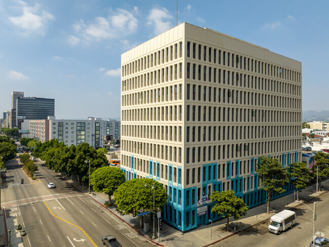 Westmore on Wilshire, usc, 3075 Wilshire Blvd, Los Angeles, CA 90010, USA