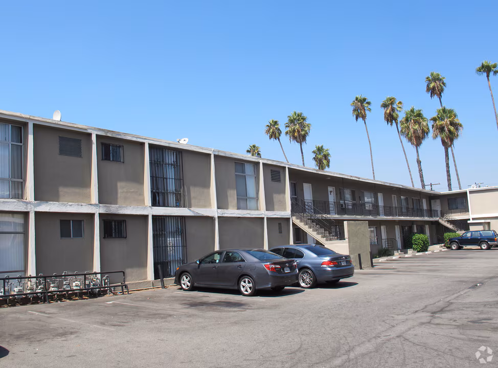 Palm Terrace Apartments, usc, 3800 W 27th St, Los Angeles, CA 90018, USA