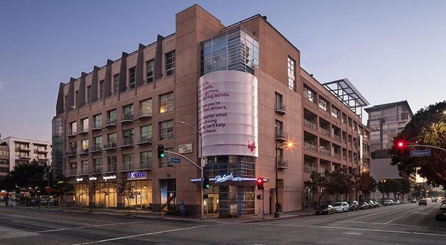Packard Lofts, usc, 1000 S Hope St, Los Angeles, CA 90015, USA