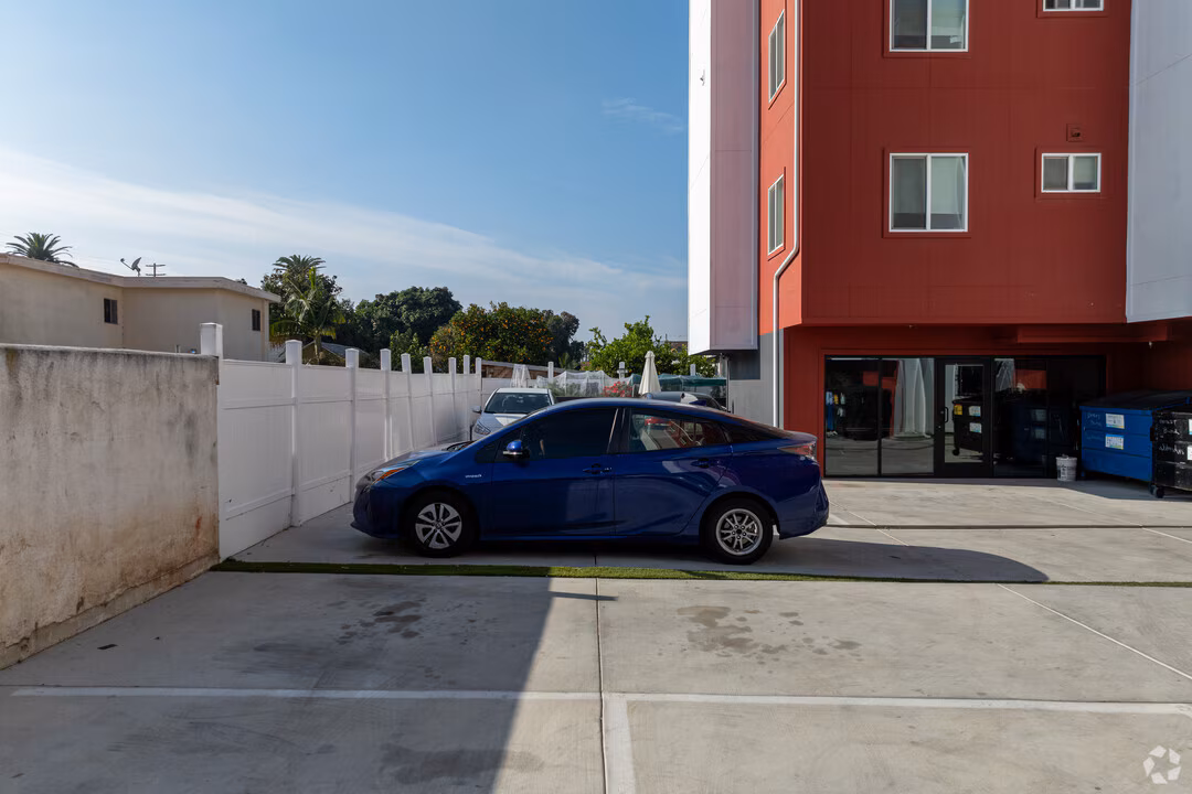 1476 W 35th St, usc, 1476 W 35th St, Los Angeles, CA 90018, USA