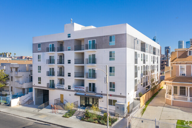 Manali Residence, usc, 742 S Westlake Ave, Los Angeles, CA 90057, USA