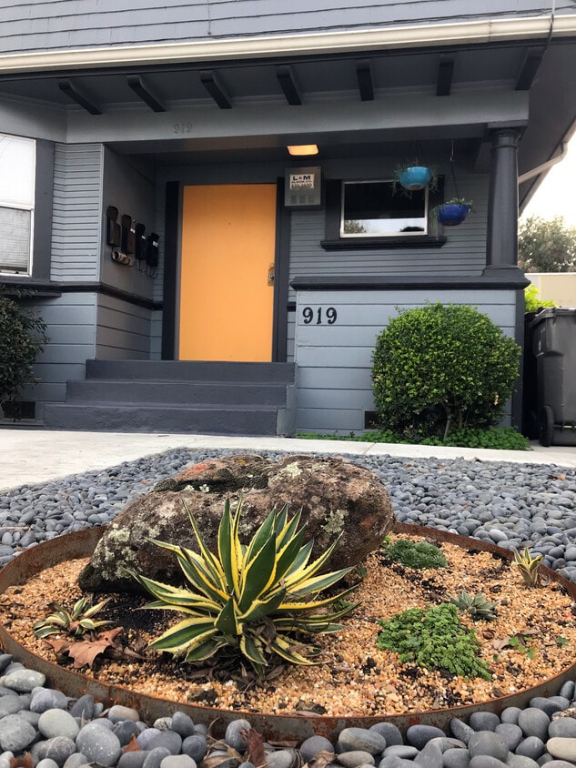 919 60th St, ucsb, 919 60th St, Oakland, CA 94608, Alameda County