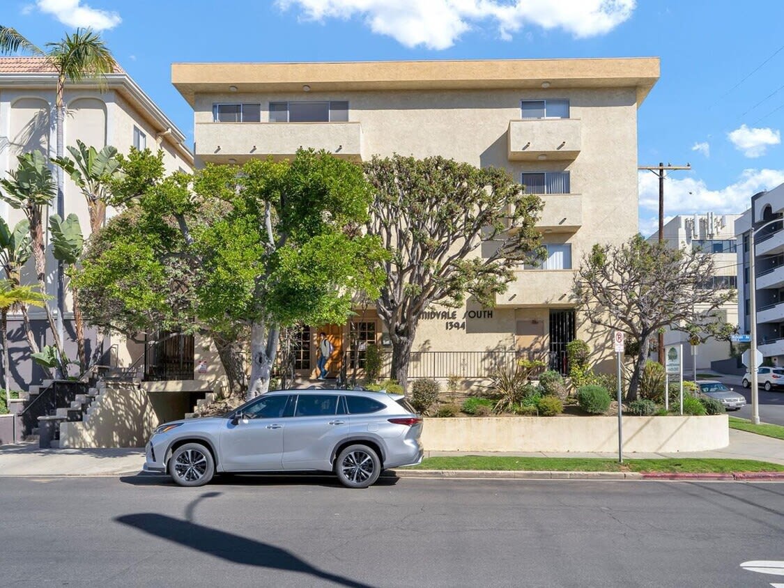 Midvale South Apartments, ucla, 1394 Midvale Avenue Los Angeles, CA 90024