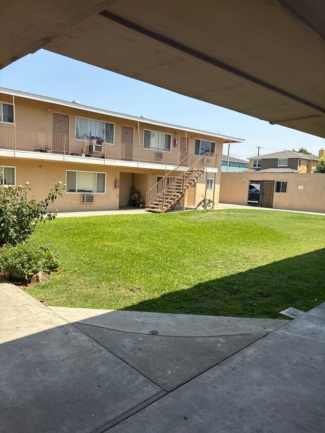 Brookside Apartments, ucr, 4440 Victoria Ave, Riverside, CA 92507, Eastside, Riverside, California