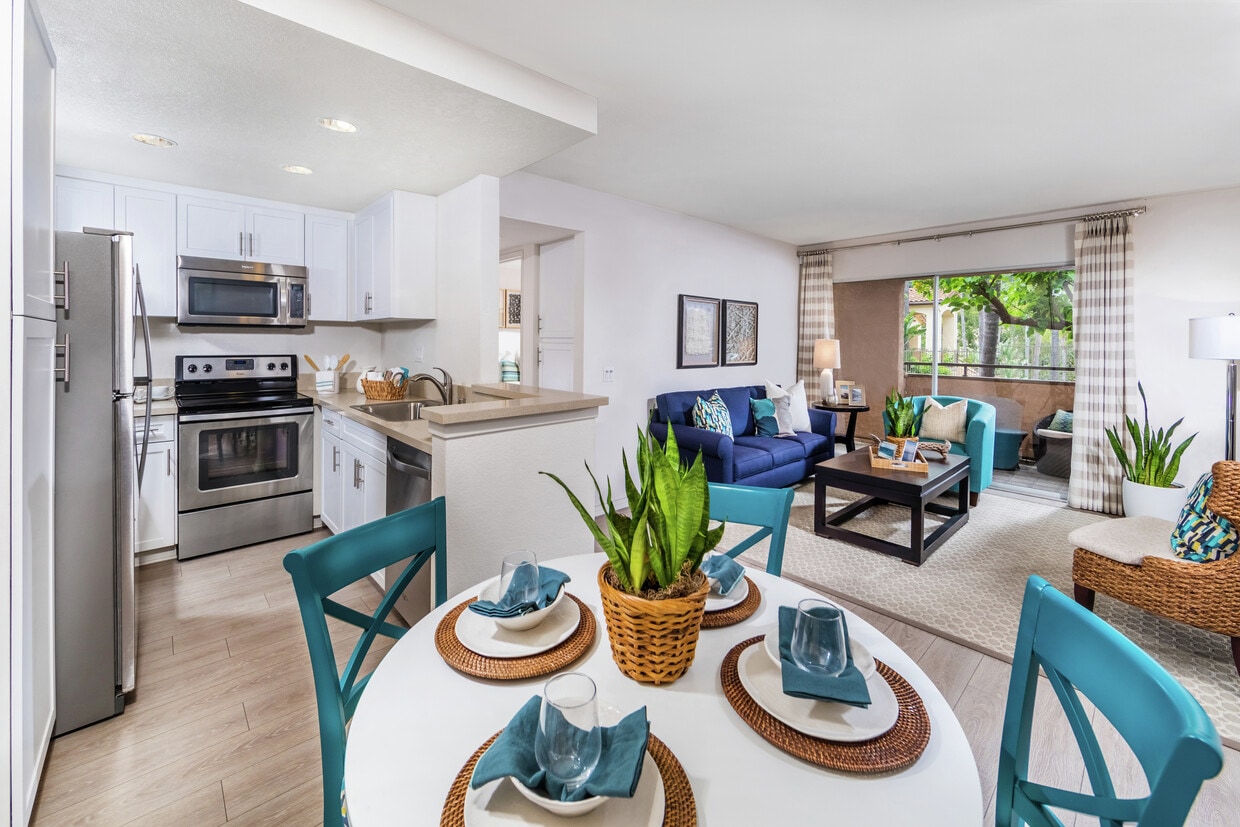 Solazzo Apartment Homes, ucsd, 8506 Villa La Jolla Dr, La Jolla, CA 92037