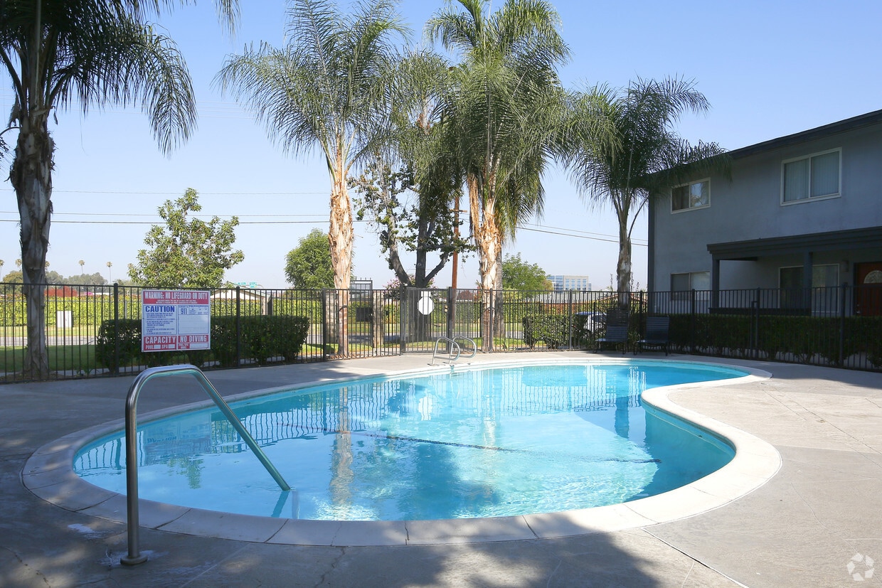 The Met Apartments, ucr, 2770 Atlanta Ave, Riverside, CA 92507