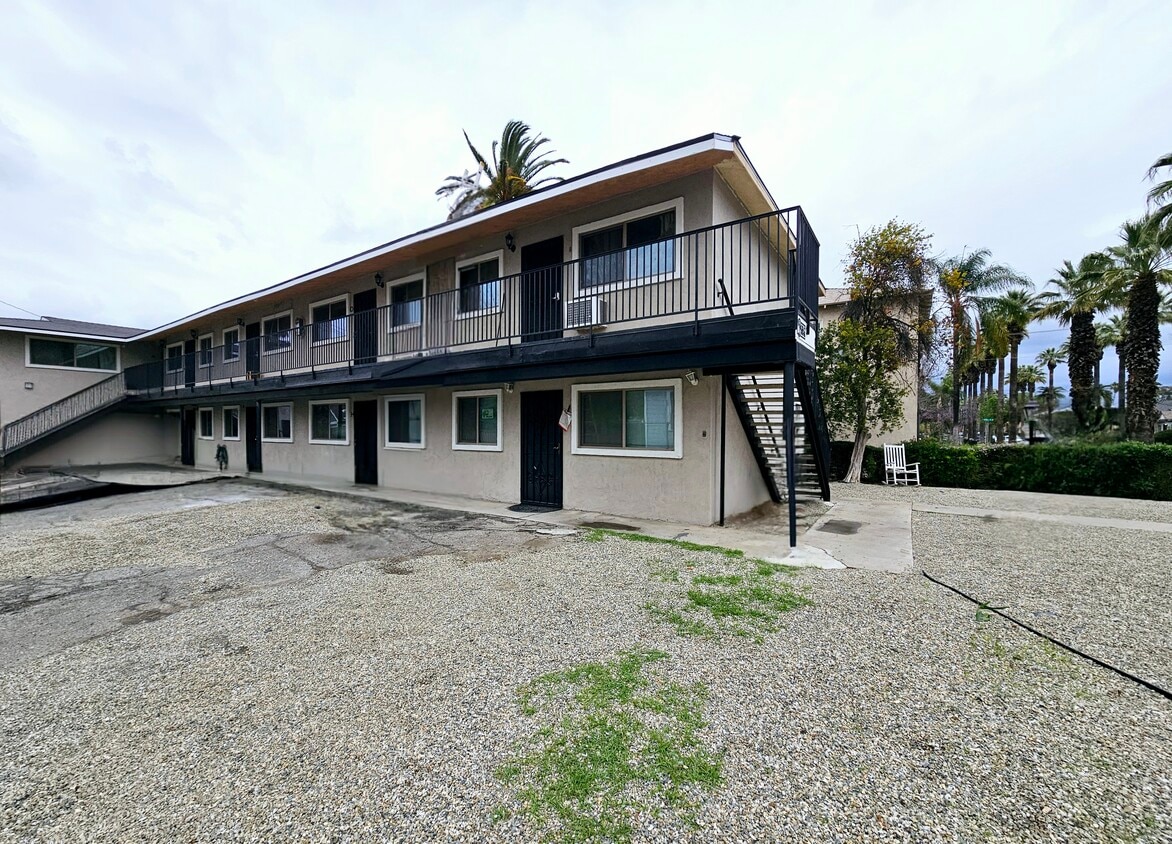 Bahama Palms, ucr, 3643 Brockton Ave, Riverside, CA 92501