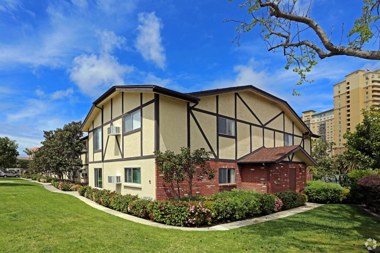 Whispering Pines, ucsd, 4085-4089 Nobel Dr, San Diego, CA 92122