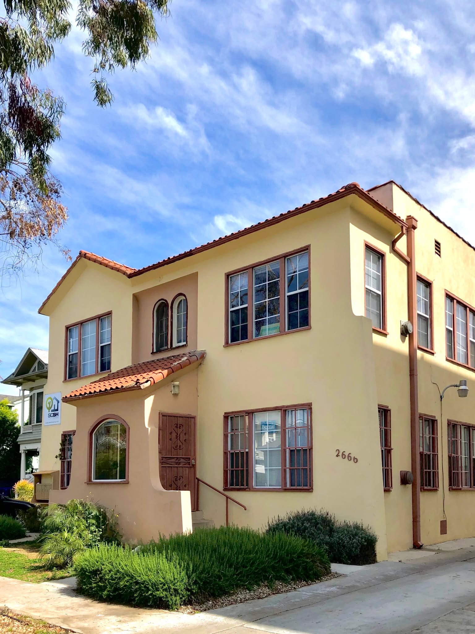 Dos Diablos, usc, 2666 Orchard Ave., Los Angeles, CA 90007, USA