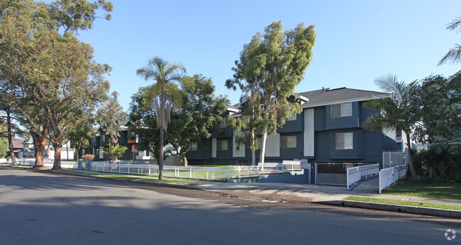 Menlo Apartments, usc, 2726 Menlo Ave, Los Angeles, CA 90007, USA