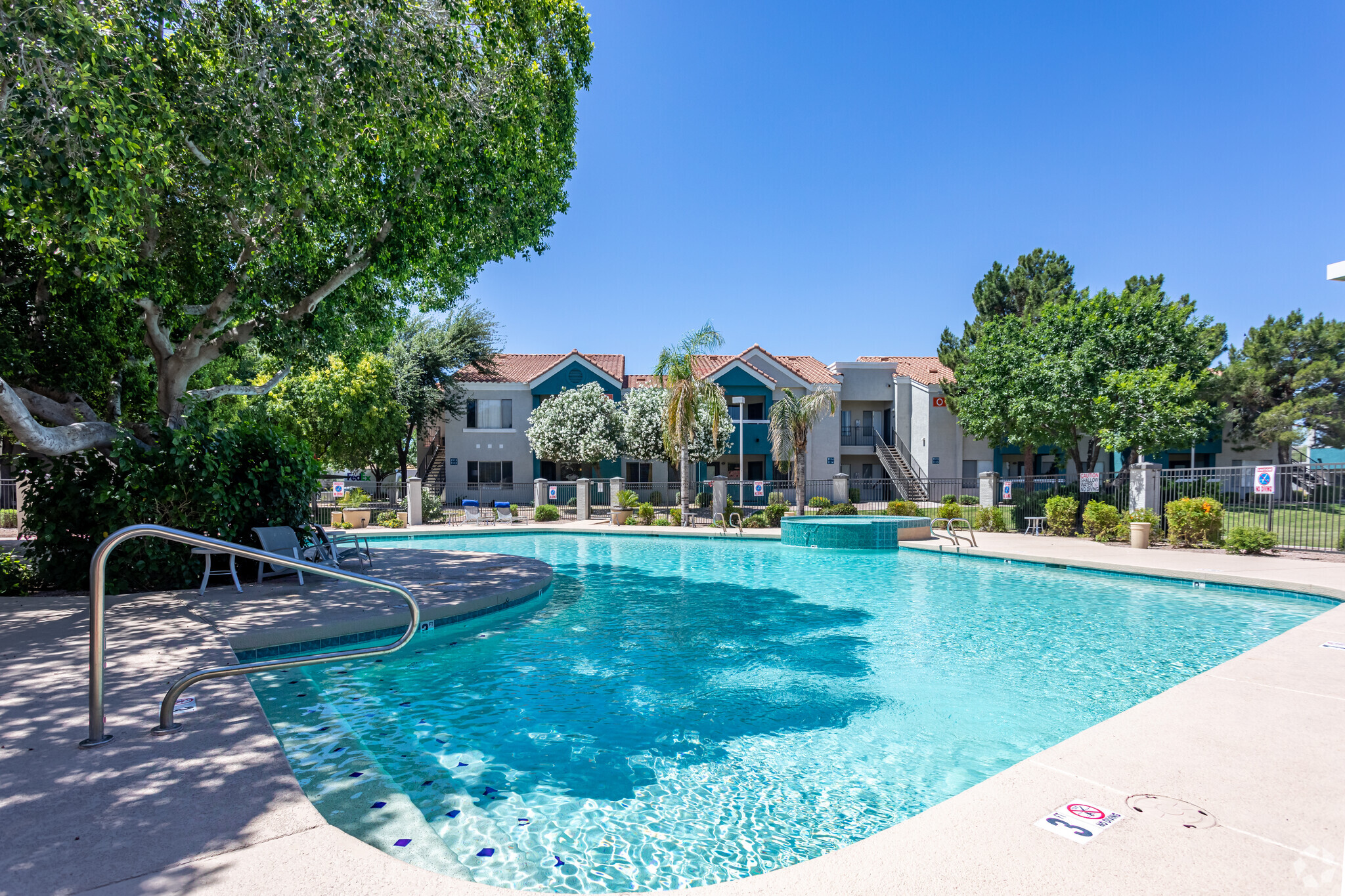 Galleria Palms, asu, 1600 La Jolla Dr, Tempe, AZ 85282, USA