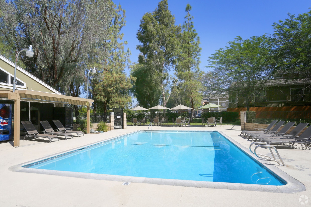 Canyon Crest Village Apartments, ucr, 5200 Chicago Ave, Riverside, CA 92507