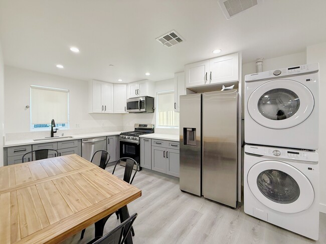 1219 W 36th St, usc, 1219 W 36th St, Los Angeles, CA 90007, USA