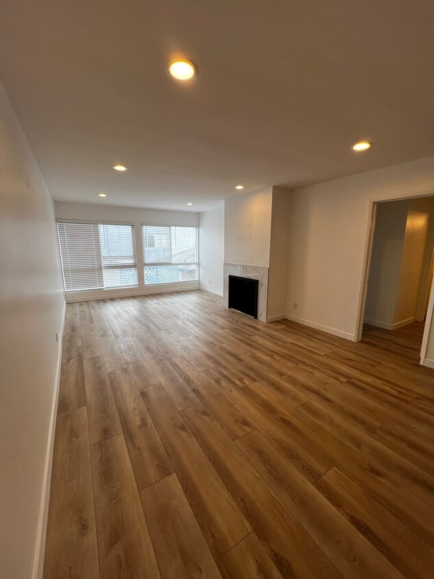 20 29th Ave, smc, 20 29th Ave Unit 209, Venice, CA 90291, Los Angeles County, California, United States